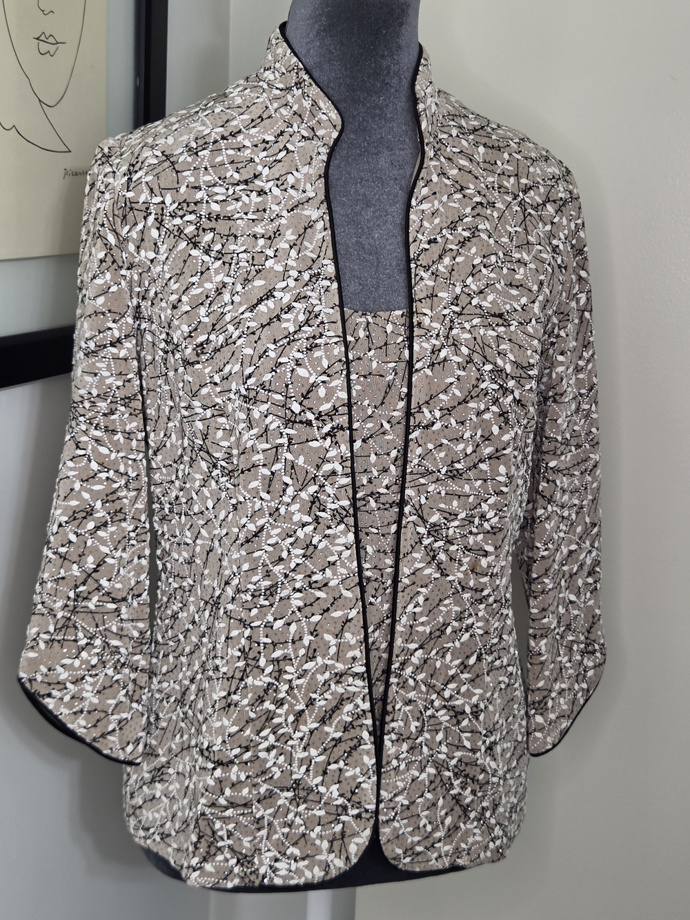 Alex Evenings Taupe and Black Abstract Open-Front Blazer